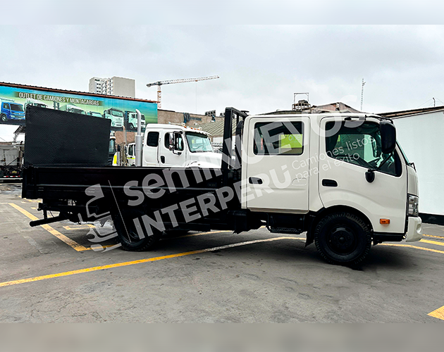 Camión baranda rebatible Hino Dutro
